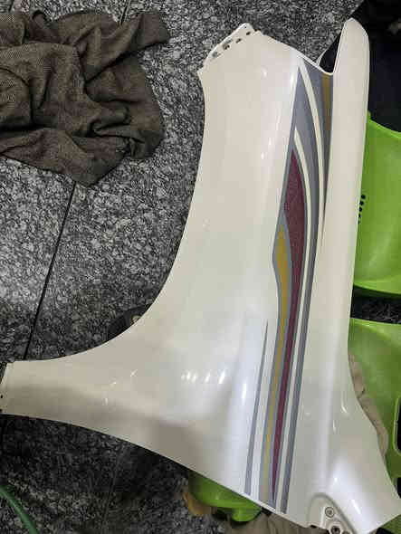 السلام عليكم للبيع جاملغ وباب لاندكروز بدون صبغ تكحيله بسيطه بالباب من جوه متبين للاستفسار ***********
