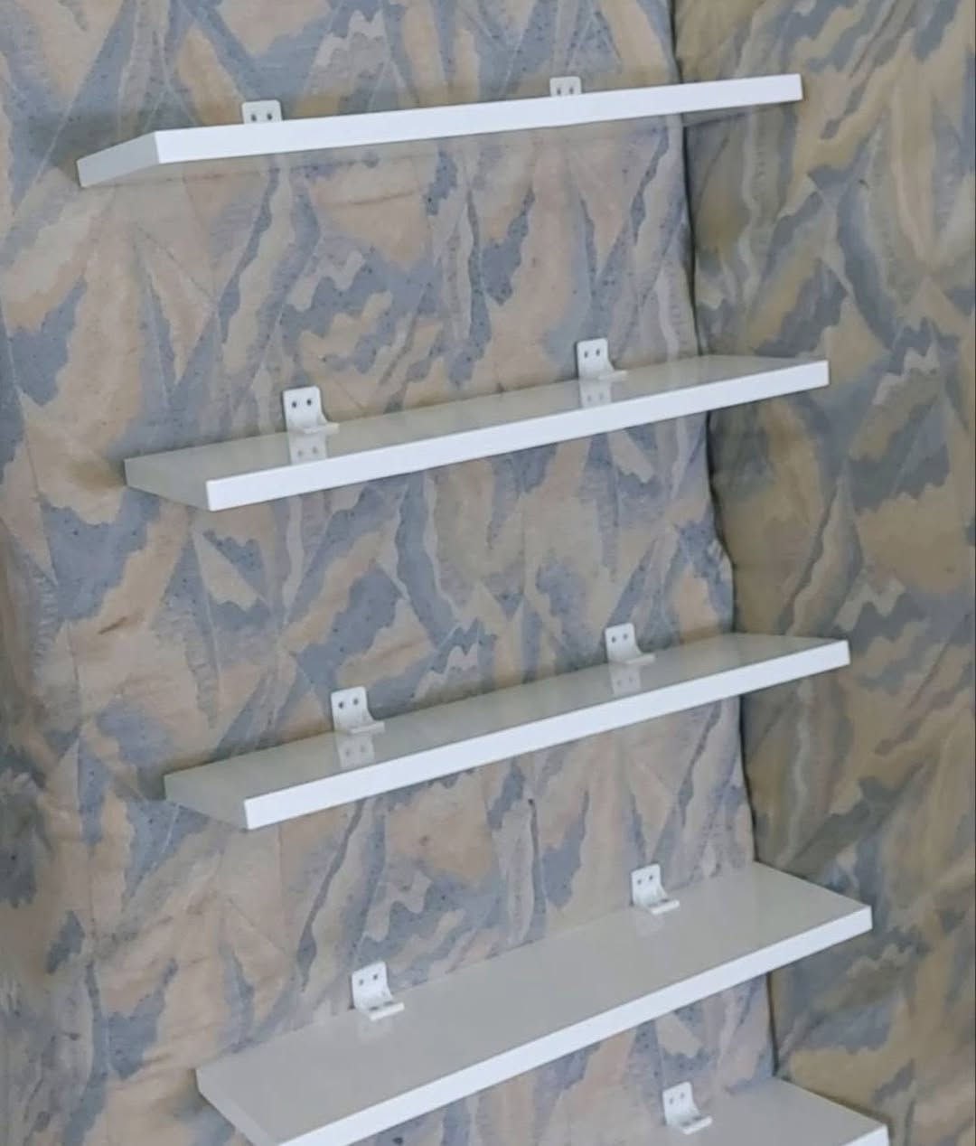 موجود رفوف جديده قياس 80*15 كميه محدوده  لون ابيض


**إذا كنت صاحب هذا الإعلان وتريد حذفه لأي سبب، رجاءا أرسل رسالة إلى الدعم الفني**