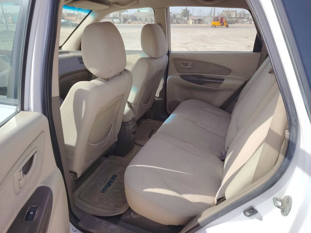 السلام عليكم توسان مديل ٢٠٠٨ خليجي مكينة ٢٠٠٠ بلاد نضيفة بغداد بيهه ٣ قطع صبغ بدون دواخل السعر ١٠٠ وبيهه مجال مكان ديالى بعقوبة اتصل ***********
