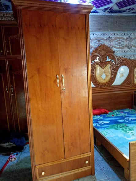 غرفه للبيع عراقي نضيفه  سعر 650 بي مجال كربلاء حي الحر رقم الهاتف ***********
