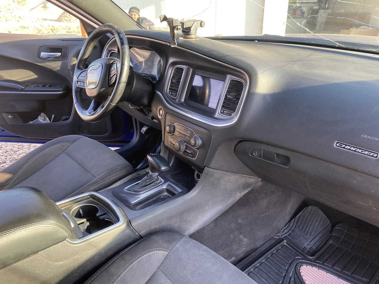 جارجر 2018 بابل تحويل ثاني يوم رقم بابل
لون جويتي الحادث موضح بالصور فقط بنيد مبدل السياره جاهزه من كلشي حداديه تخم تاير ادامه عامه السياره عليها تزويد من امريكا شوته رياضي كزوز رياضي السياره على ايدي اني مستوردها استخدام شخصي ماشيه 90 الف 
السياره بابل موجوده 
سعرها 200 وبيها مجال قليل خاص ما اجاوب الشراي اتصل وبيك خير ودلل
***********
