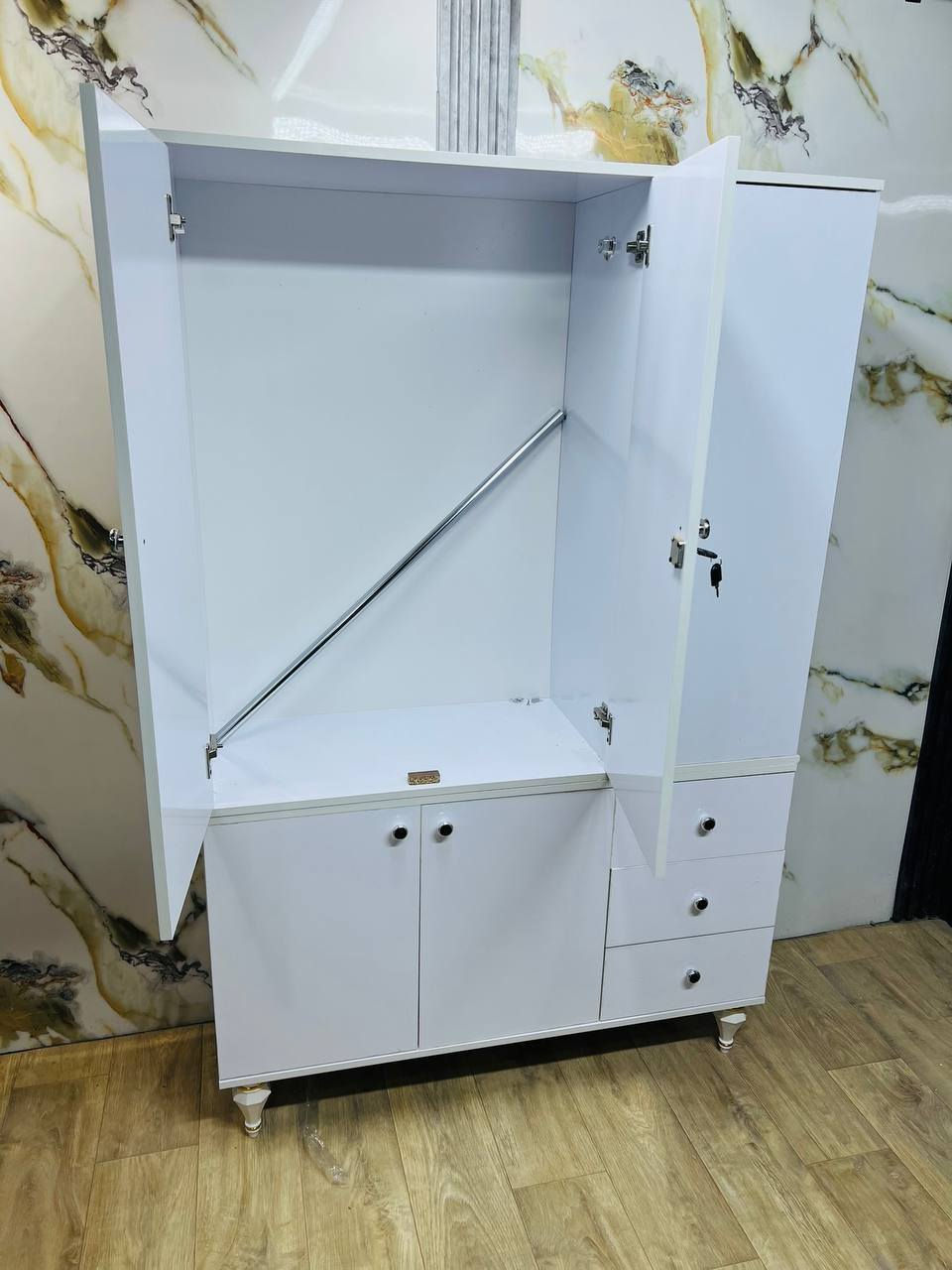 كنتور ٣ باب طابقين👀

 السعر 150 الف 

 الارتفاع ١٩٠ سم 
عرض ١٢٠ سم 
عمق ٤٠ سم.

😇😇😇😇
توصيل داخل بغداد مجاني 
اطراف 10
محافظات 25😇😇


**إذا كنت صاحب هذا الإعلان وتريد حذفه لأي سبب، رجاءا أرسل رسالة إلى الدعم الفني**