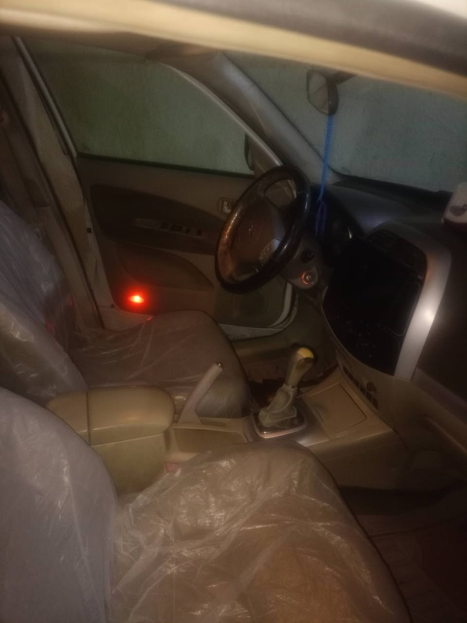 السلام عليكم
تيكو 2012 بغداد سنويه لل29مكفوله ماعدا بارد بالجاملق
تدفئه تبريد ثلج 
كهربائيات كلها شغاله 
شاشه كامرا 
باتري جديد
فتحه بالسقف شغاله تلث حركات

گير ميكانيكي المرغوب 
س..ع..ر..55
وبيها مجال 
***********
