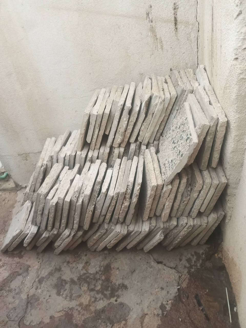 متاح كاشي موزاييك مستعمل قياس 35 سم مربع عدد 235 تقريبا وتانكي ابو 500لتر وبرميل حديد


**إذا كنت صاحب هذا الإعلان وتريد حذفه لأي سبب، رجاءا أرسل رسالة إلى الدعم الفني**