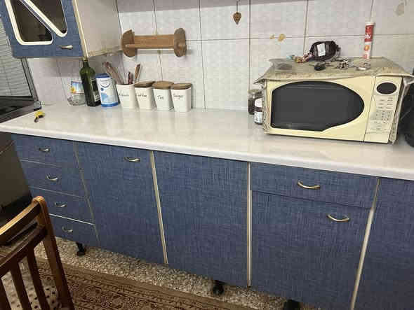 السلام عليكم 
بيع مستعجل لغرض  ظروف خاصة 
سعر القنفات ٦٠٠ الف
سعر ميز الطعام ٧٥٠
سعر معرض مع المراية ٧٥٠
العنوان بغداد / المنصور 
الاتصال / ***********
