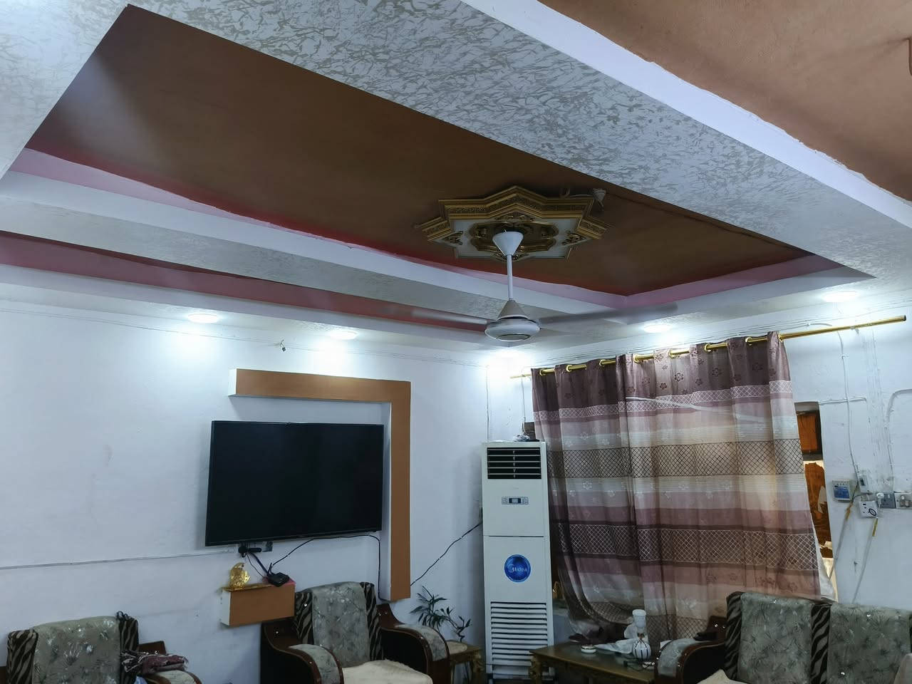 دار للبيع مع الأثاث 🤍🏡
المدائن / مجاور التسجيل العقاري
المساحة ١٢٥ م ، طابو صرف مع كافة الخدمات، يحتوي على ٣ غرف نوم و صحيات و كرفان في الطابق الثاني بمساحة ٤×٥ ، السعر ١٥٠ و بي مجال.
للتواصل : ***********
