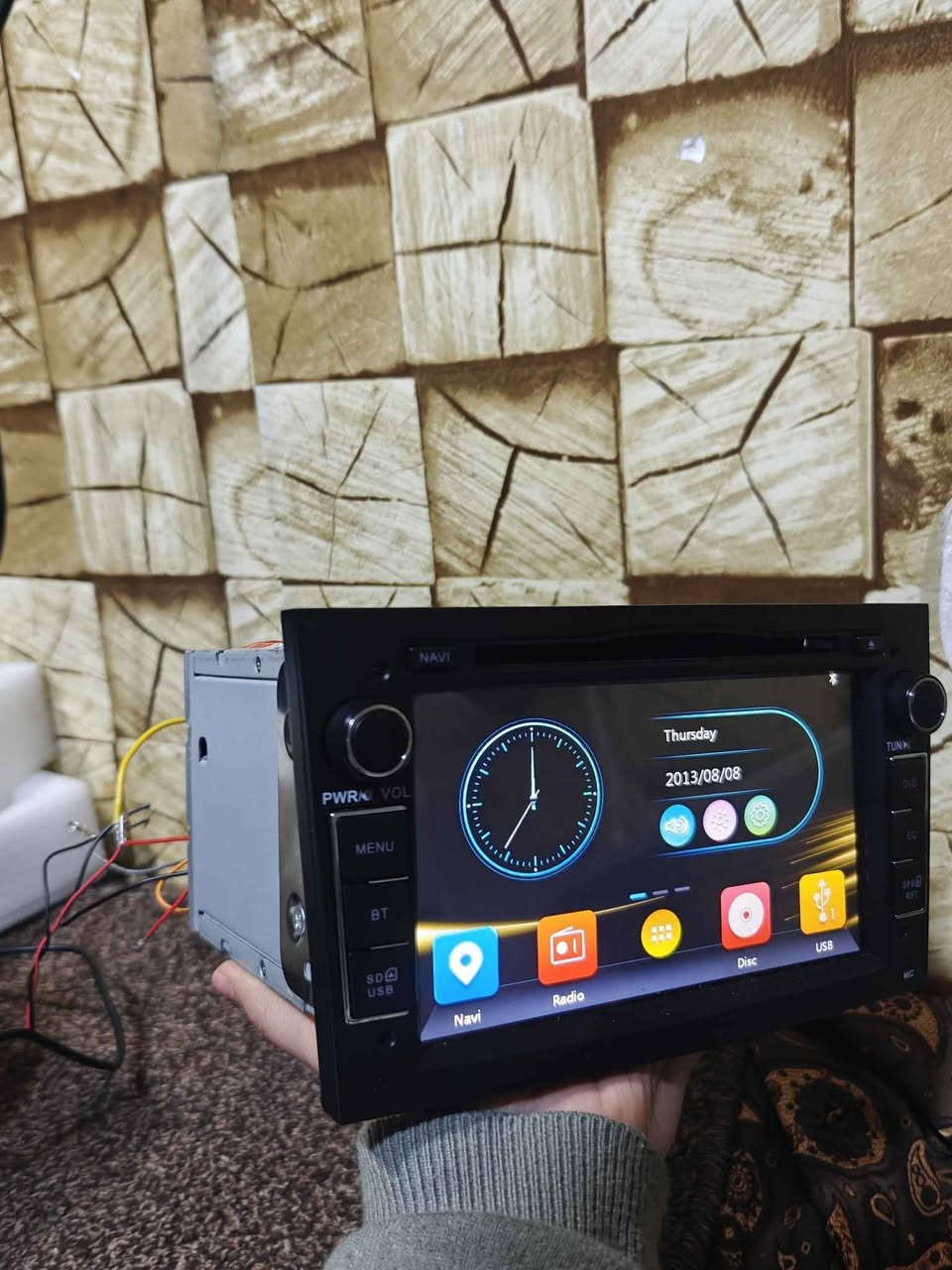 شاشەیەکی جۆکەر  سیدی و دیڤیدی +لەمس+بلوتوث+ڕادیۆیەکی زۆر باش+سەوتێکی زۆر بەرز و ساف وەک ئێمپری فایەر  +کامێرا ئەخوێنێتەوە+میمۆری و فلاش 
نرخی 75 هەزار 
*********** السليمانية, العراق
