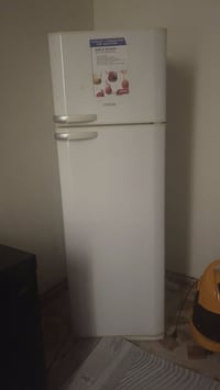 ثلاجه  VESTEL نظافه 85 ‎%‎ كما موضح بل صور والحجم كما موضح بل صور للاس...