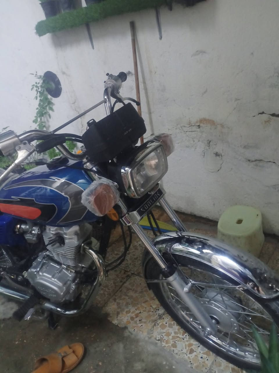 دراجه نامه ابرو موديل 25  اوراق أصولي  كلش حلوه  السعر 500وبيها مجال مستعجل  *********** الحسينيه شارع ابو سمير
