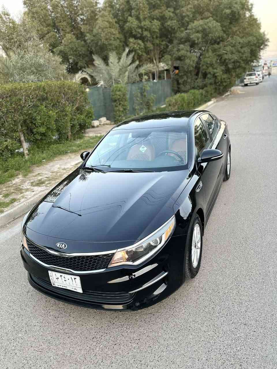 السلام عليكم 
كيا اوبتما 2016 وارد امريكي 
ماشية 76 الف فقط 
محرك 2400 
كلين بجم كبس بدون ايرباك
بالعراق بيها صبغ جاملغات خلفية
الباقي كله مكفول سيارة جاهزة 
داخل جلد قرميدي 
مكاني بغداد / البلديات 
سعرها 118 ورقة وبيها مجال 
للاتصال فقط : ***********
