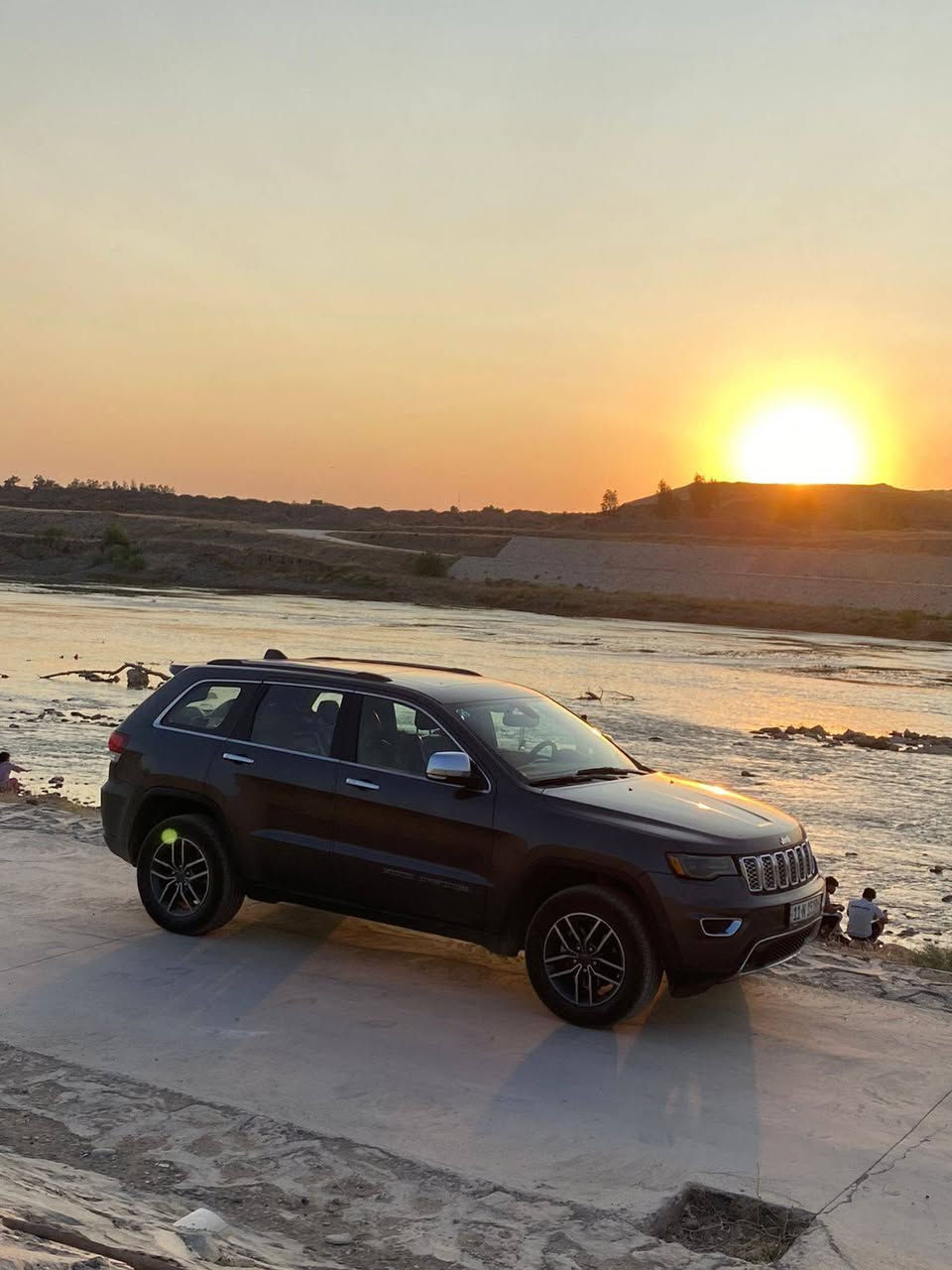 سلام عليكم جيب 19 لمتد(بلاس) فول الفول 
الضرر بنيد وربع الجاملغ  وبالعراق طخه كلش صغيره بالباب وصبغتها على كدها والشاصي اليمنه بي خصره كلش صغيره بدون صبغ ومعجون نهائيا  لغود مابيه شي ابدا وكلشي امبين بالتقرير 
مكينة امبدل بساتم مال 14 
بنورما
وقوف ذاتي
تدفئه تبريد كشنات 
ماوس انظمة قيادة
جنطة كهرباء
ستيرين كهرباء
كشنات خزين ميموري
فور ويل 
زرع لدات منظومة كاملة 
وبعد هوايه مواصفات
للتوضيح تخم تاير قبل اسبوع مع بطارية جدد
مكان السيارة الخضراء 
265 وبيها مجال
الهاتف ( ***********)
