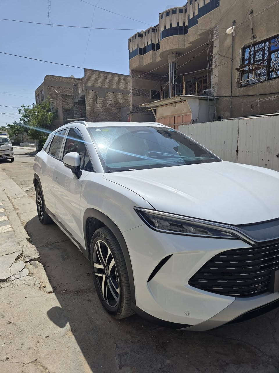 سونك L  فلاك شب اعلى شي   song L
رقم بغداد
السيارة جديدة 
ماشية  4300km  مجموع الكلي
HEV 1500km
EV 2750km
قابلة للزيادة
كرسين كهرباء
كرسين تدفئة تبريد 
بانوراما 
شاحن وايرلس 50W
صندوق كهرباء
السيارة كاملة مكملة ومكفولة
العنوان : بغداد الشعلة
للتواصل  ***********
السعر :  32 مليون
