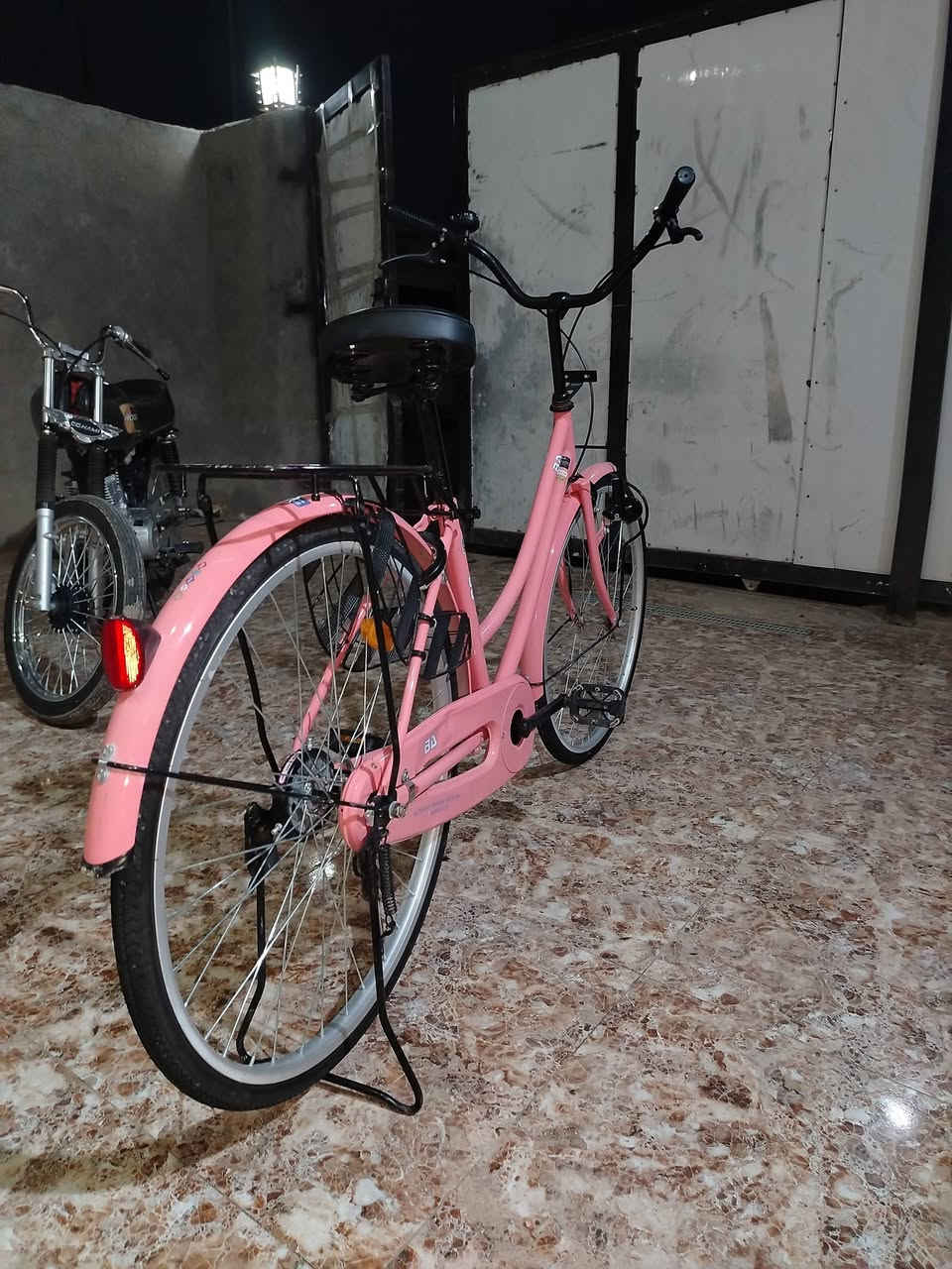 سلام عليكم بايسكل للبيع نضيف كلش صارله سبوع من طلعته من الحاويه السعر 140وبيه مجال قليل الشراي يجي خاص


**إذا كنت صاحب هذا الإعلان وتريد حذفه لأي سبب، رجاءا أرسل رسالة إلى الدعم الفني**