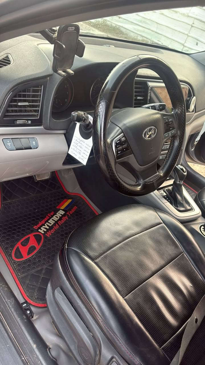 - السلام عليكم شلون الطيبين 
- هونداي النترا 2017 
- مواصفاتها معروفه 
- حادثها بامريكا جاملغ جه السايق
- صور الحادث موجوده 
- السياره بدون ايرباك
- بالعراق صارت بيها طخه بالجاملغ جه الصدر 
- السياره حلوه ونضيفه وكاعده 
- مكانها بغداد الكرخ ***********
- السعر 122 وبيها مجال
