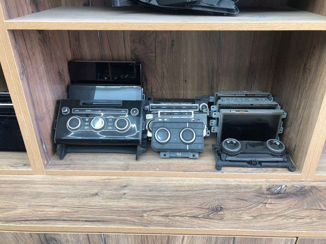 AUTO LAND
قطع غيار رانج روڤر 
معسكر الرشيد ـ مجمع المكارم 
***********
