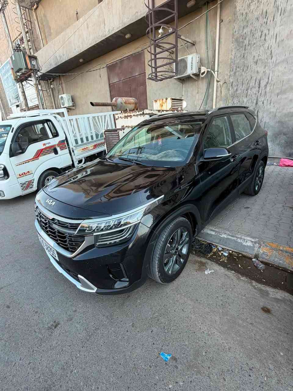 كيا سيليتوز 2023
وارد أمريكي 
حادثها بنيد وجاملغ بدون دواخل 
فول ما عدا الفتحه 
مواصفاته 
تشغيل عن بعد 
بصمه 
رادارات من اربع اتجاهات 

تحديد مسار 
قياده ذاتيه 
تحول ثاني يوم 
رقم بغداد 

***********
