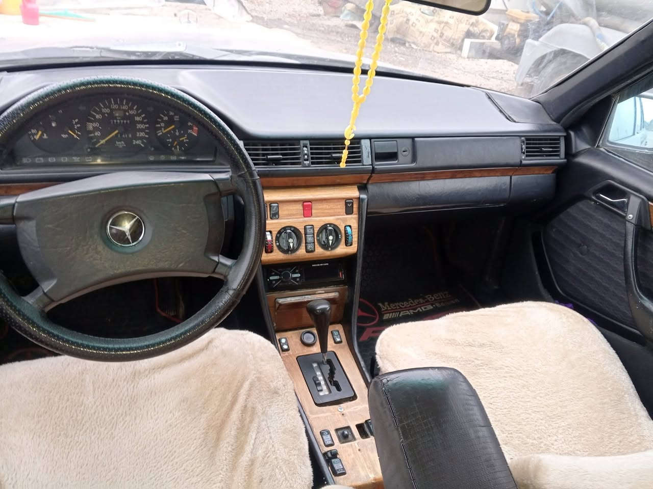 مارسیدز بۆ فرۆشتن مۆدیل 89 ئارم سلمانیە  مکینەو گێری بە شەرت جام کارەبای کارە بای گشت گیانی عیش ئەکات تایە کانی تازە یە  سعری 32گڵاو معمالێ برایانە مشتەریت جەرس بکە لە کە لارە لە گە ڵ ڕێزم بۆ امین ***********
