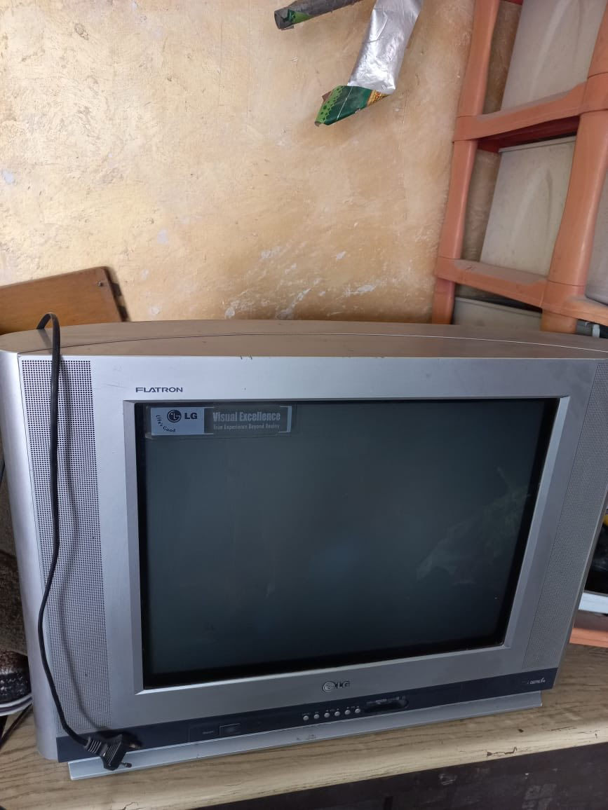 السلام عليكم للبيع اغراض مستعمله ..مكينه فراشه باب اول هيه والميز السعر 75وبيه مجال وتلفزيون LG
شغال سعر 10 وكابسه كليجه شغاله نضيفه سعر 15 
مكاني بغداد البلديات للاستفسار ***********
