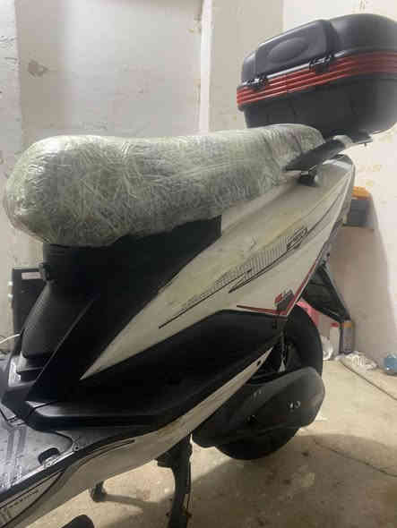 السلام عليكم 
ماطور شحن سكنس (للبيع)
موديل 2023
لون أبيض 
النظافة بعد احسن من الصور 
5 بطاريات يقرن 10ونص 
عل فحص 
السعر 350
العنوان الرمادي حي البكر قرب النادي الملكي 
للاستفسار الاتصال : ***********
