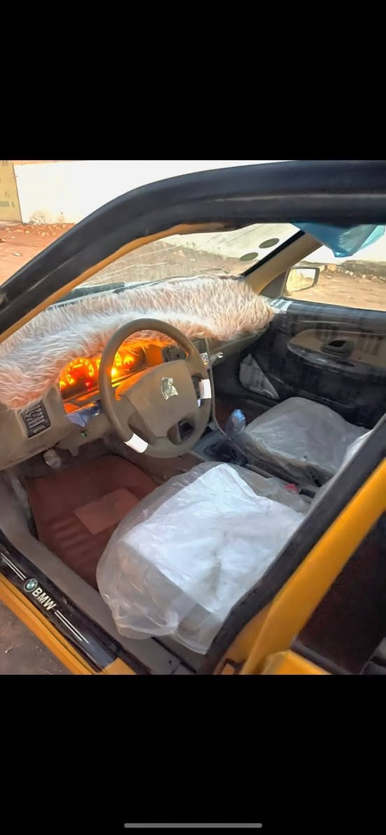 بيجو 405 لبيع محرك وكير مكفولات كشر نضيف رقمها بصره غرامات مصفره ابيع مداور يعني تاخذه داور وسنويتها 2027 مكاني نجف والسعر 26وبيها مجال هم مراوس اراوس شعدك نزل /***********
