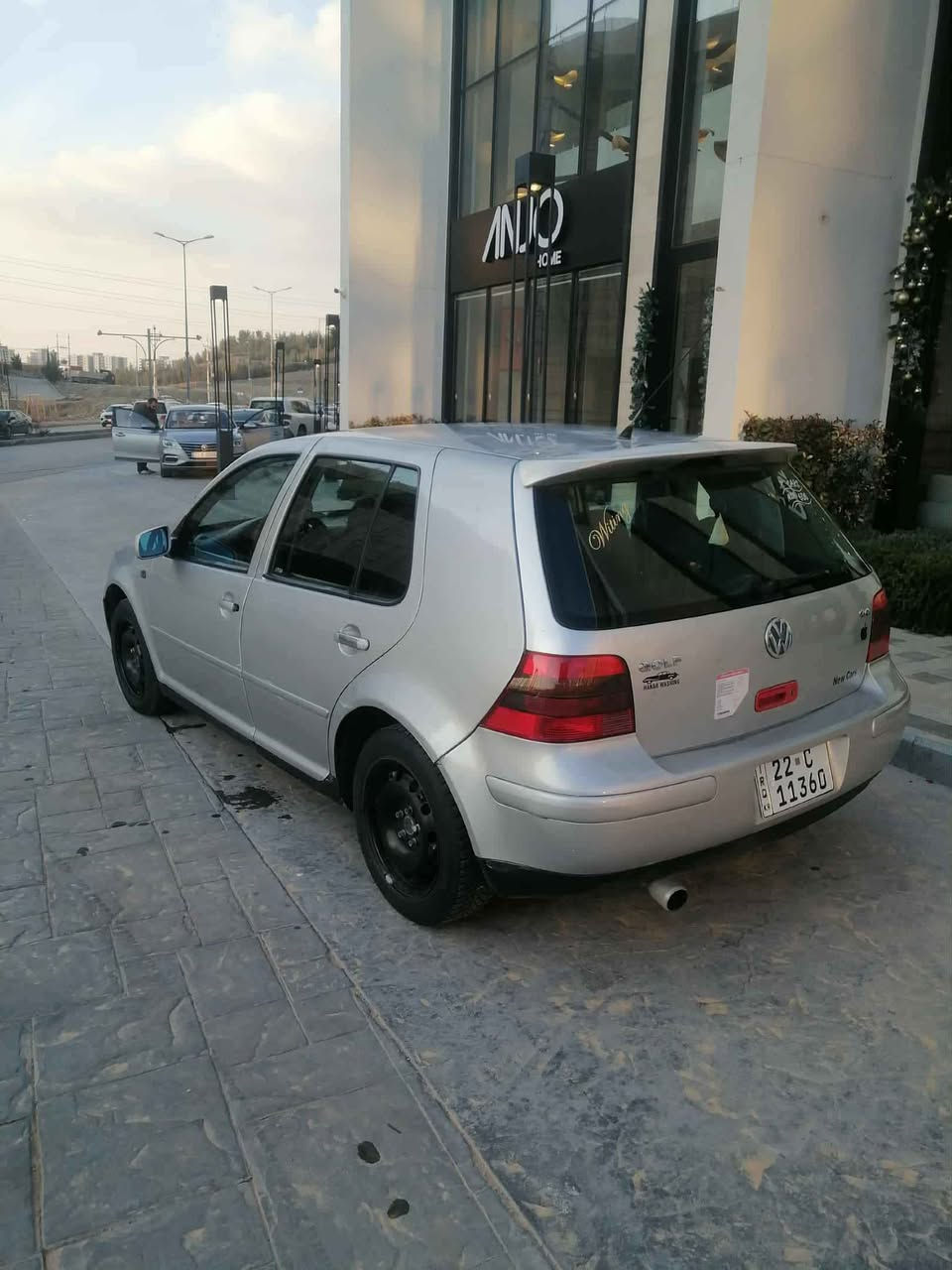 فؤكس واكن بؤ فرؤشتن موديل 2001 تؤماتيك ته بريد كيرو مه كينه ي به شه رت سئ به له ي به مبه ده عموليدراوي نيه ره قه هه ولير سه نه وي تا زه يه تا 2030 ته حويل برا وه خرا مه به شه رت يه ك دينار مه سره في تيا نيه سعري 45$وه ره قه و معا مه له بؤ زا نيا ري به يوه ندي بكه به 
***********يان*********** السليمانية, العراق
