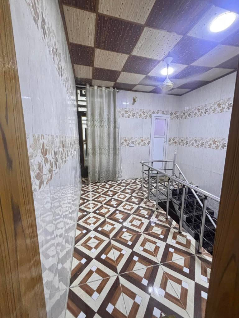 سلام عليكم بيت للبيع مساحة 50متر طابقين
الطابق الارضي استقبال وصالة ومطبخ وصحيات 
والطابق الثاني غرفتين نوم وصحيات عنوان البوبيات عامود56 حي السادة فرع الخباز البيت يبعد عن الشارع 50 متر عاشر بيت بل فرع يبعد عن الامام 10 دقائق لل استفسار اكثر الاتصال على الرقم 
*********** كربلاء, العراق
