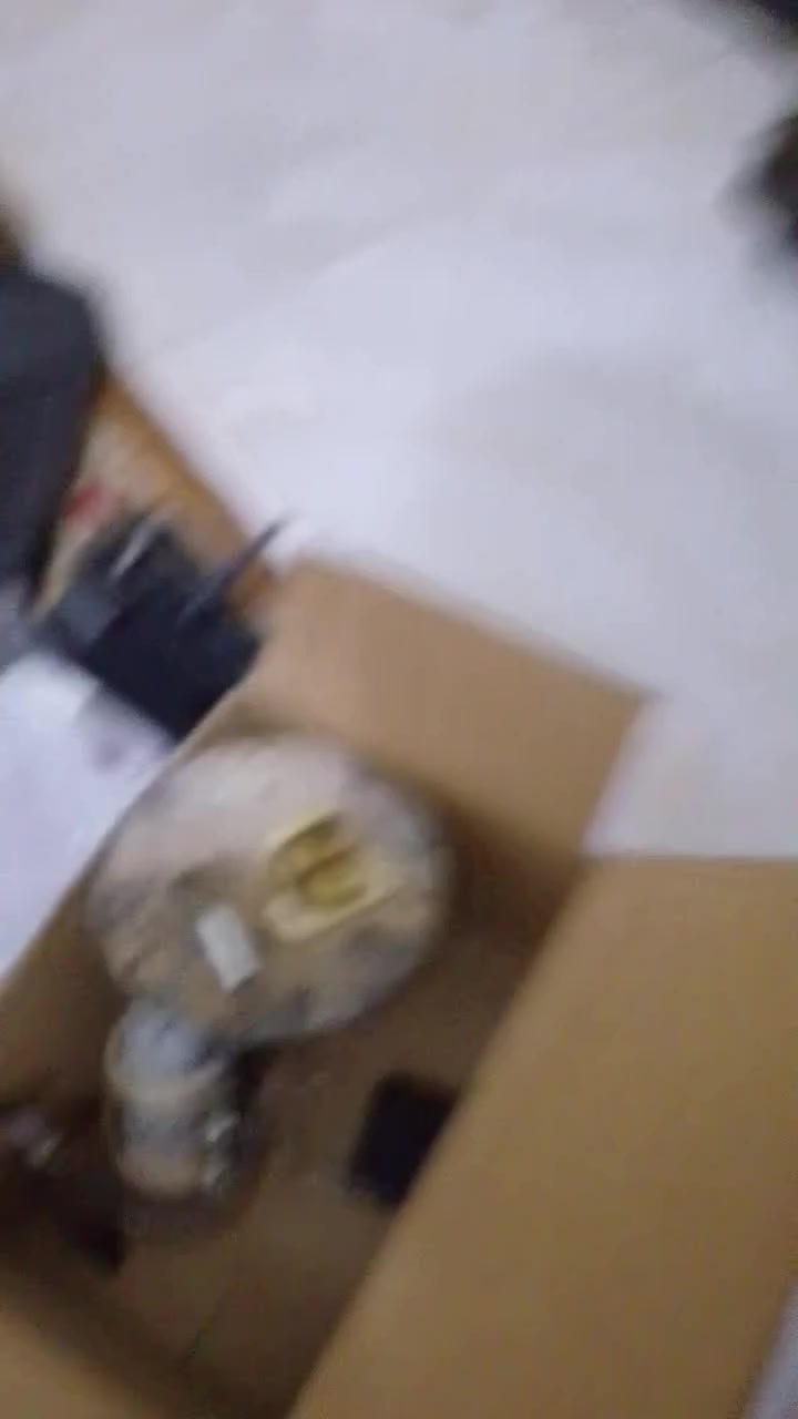 ولد ذني الغراض ابعهن كلهن وشغالات وعلي تفحص وتأخذ وياهن جويتر هم شغال بي نسيت الصوره مكاني كربلاء وتساب***********
