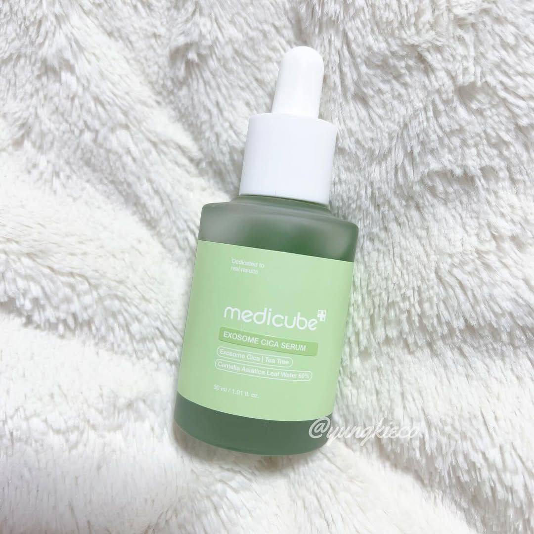 �✨ راحة لبشرتچ من أول قطرة ✨💚
سيروم Medicube Exosome Cica الكوري الأصلي 🇰🇷
الحل المثالي للبشرة الحساسة، المتعبة، والمتهيجة 🌿😍

🍃 شنو يميّزه؟
🔹 Exosome Cica لإصلاح البشرة بعمق
🔹 يهدّي الاحمرار والالتهاب بسرعة
🔹 يقوّي حاجز البشرة
🔹 يرطّب بدون دهنية
🔹 قوام خفيف يمتص فورًا 💦

🌿 الفوائد:
✨ تهدئة فورية للبشرة الحساسة
✨ يقلل الحبوب والاحمرار
✨ يعالج آثار التعب والإجهاد
✨ يخلي البشرة ناعمة وصحية
✨ مناسب لكل أنواع البشرة حتى الحساسة
المنشأ كوريا الأصلي 🇰🇷🇰🇷


**إذا كنت صاحب هذا الإعلان وتريد حذفه لأي سبب، رجاءا أرسل رسالة إلى الدعم الفني**