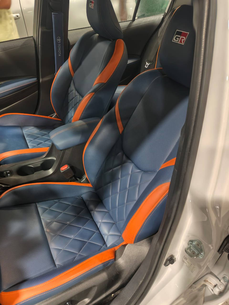 السلام عليكم 
كورولا للبيع gr 
2025 
فول مواصفات اعلى فئه وأعلى مواصفات زيرو 
ماشيه 1900
رقم بغداد 
***********
