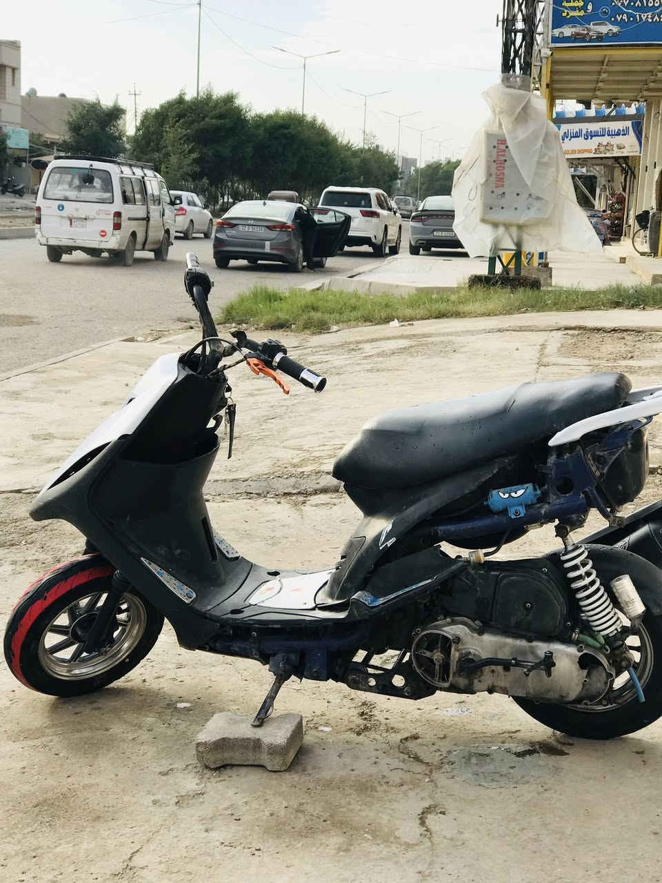 سلام عليكم شباب دراجه ماكس للبيع + بيه تزويد اويلاه + تاير جلاتين + الشاصي مصبوغ + الدراجه خير من الله ما ناقصه اي شي المكينه بلادي 49 السعر 450 وبيه مجال التواصل عله هذه الرقم *********** ديالى بعقوبة تحرير
