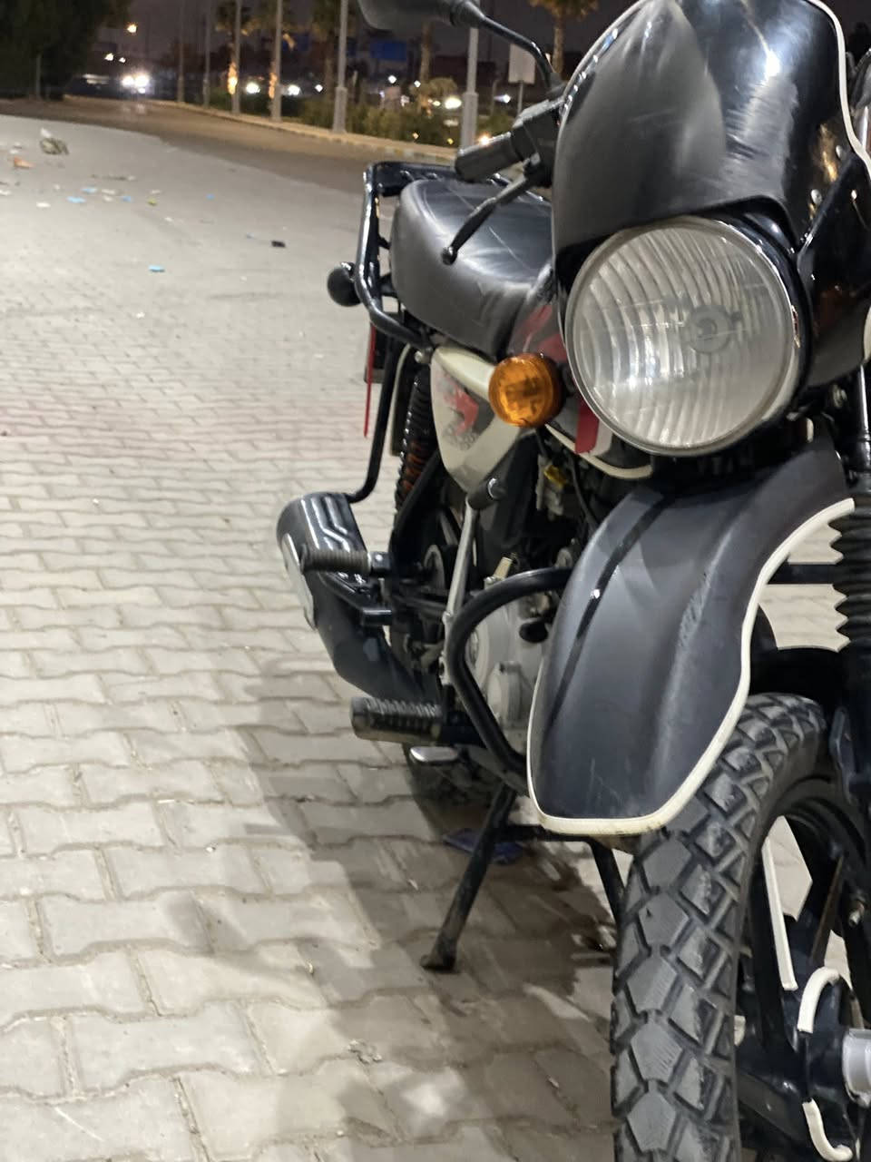 لام عليكم مرقم للبيع مديل 23 الدراجة خير من الله نكرة سلفة مابيها نقص ولو برغي والدراجة باسمي تحويل ثاني يوم رقم بغداد المكينة خير من الله كهربائيات كاملة ومكفولة الدراجة مكاني بغداد الغزالية والرقم*********** 
السعر2700000 مليونين وسبعمية وبيها مجال
