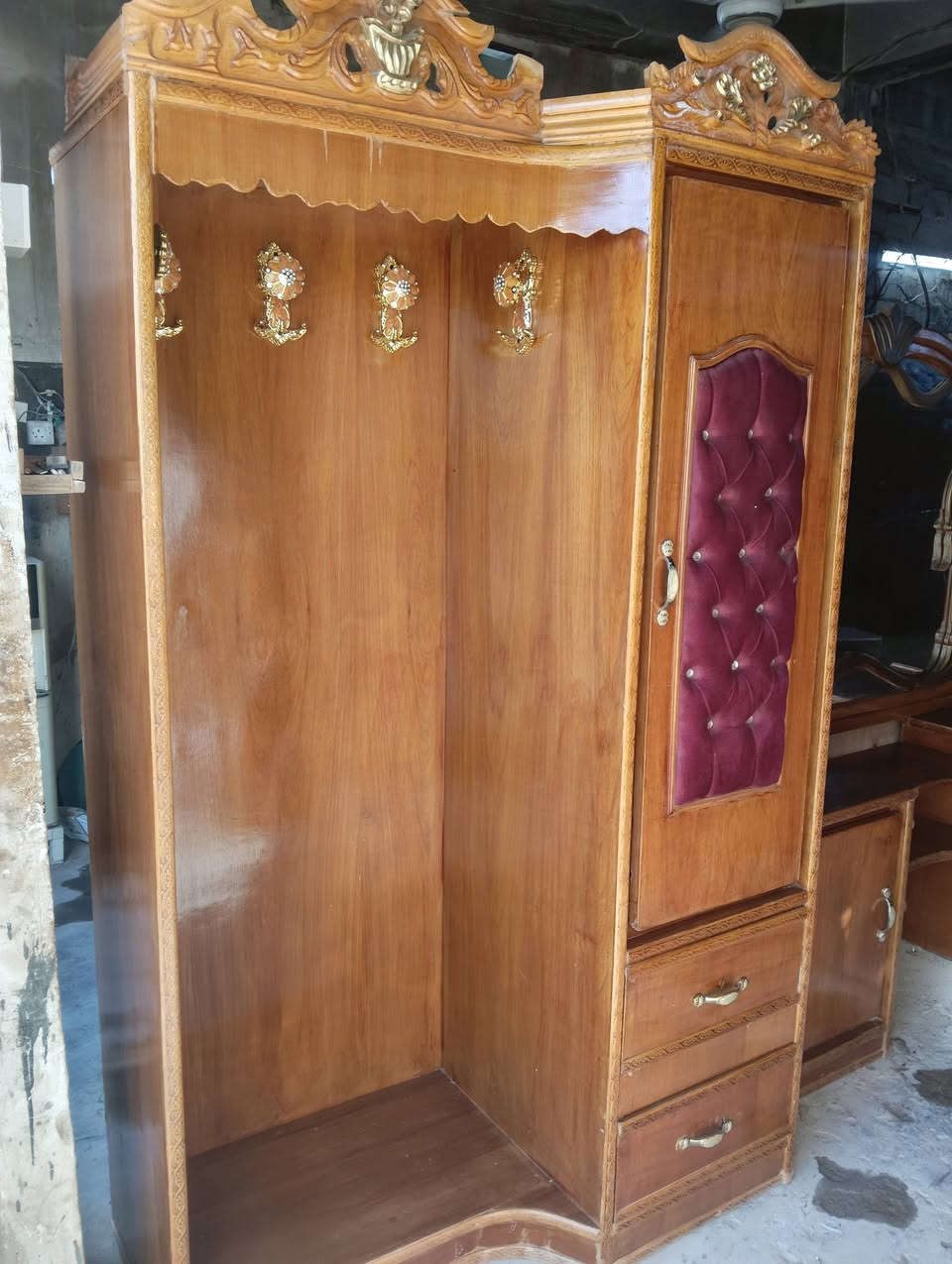غرفة صاج عراقي احطاطه طبيعي نضيفه ومصبوغه 6 ابواب قاطين السعر 600 وبيه مجال بسيط اتصال علا الرقم/***********/***********/ مكان فلوجه
