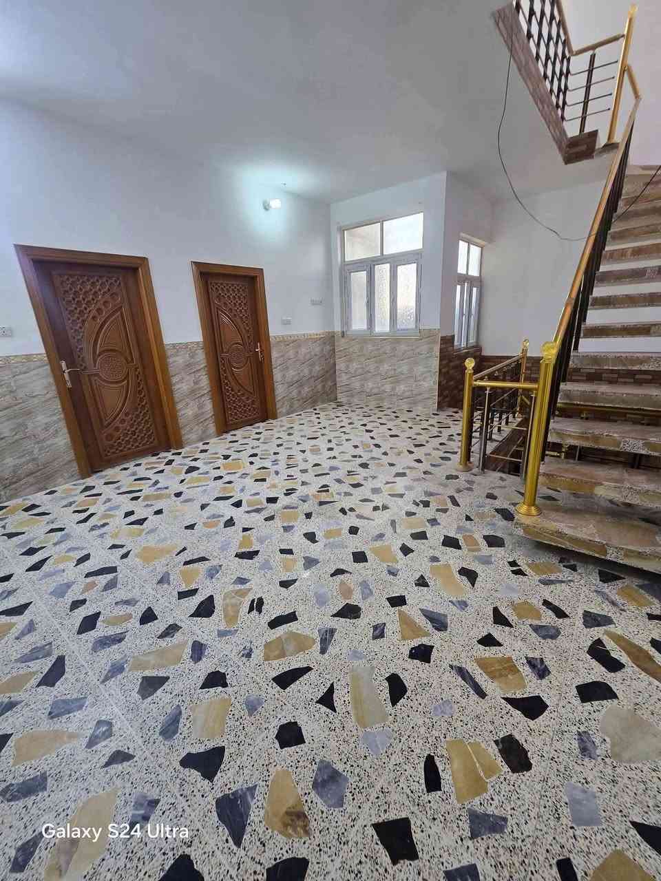 بيت لبيع بشارع المطار القديم المساحه ١٥٠متر طابقين كونكريت مسلح شغل درجه اولى يحتوي على غرف ٦وصالات ٢ومطبخ وتخاريج عدد٣ وستقبال ومكشوفات٢ وطارمه السعر ٩٥وبي مجال قليل   لشراي مكتب بركات ام البنين قرب اسواق فدك بشارع المطارالجديد *********** مكتب بركات ام البنين قرب اسواق فدك مقابيل شارع السبيس
