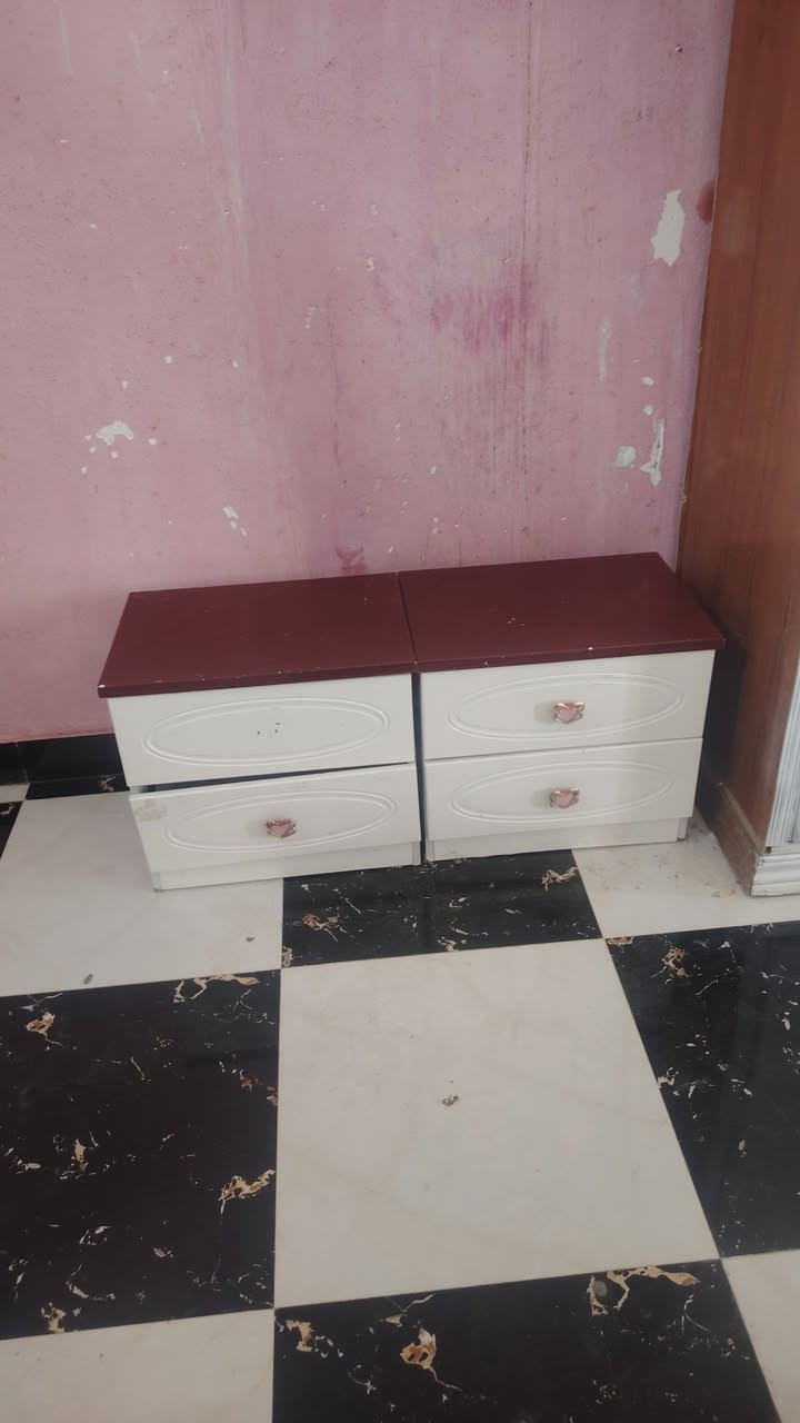 غرفه ماليزي للبيع السعر ٣٥٠ العنوان البصره القديمه ***********
