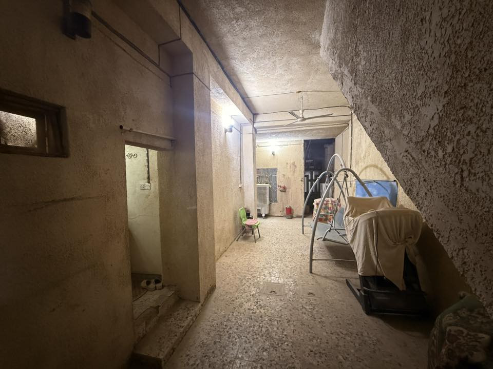 بيت للبيت 
حي الوفاء 200م مع محلات
على شارع 60 شارع وفاء هندية
رقم تلفون / ***********
