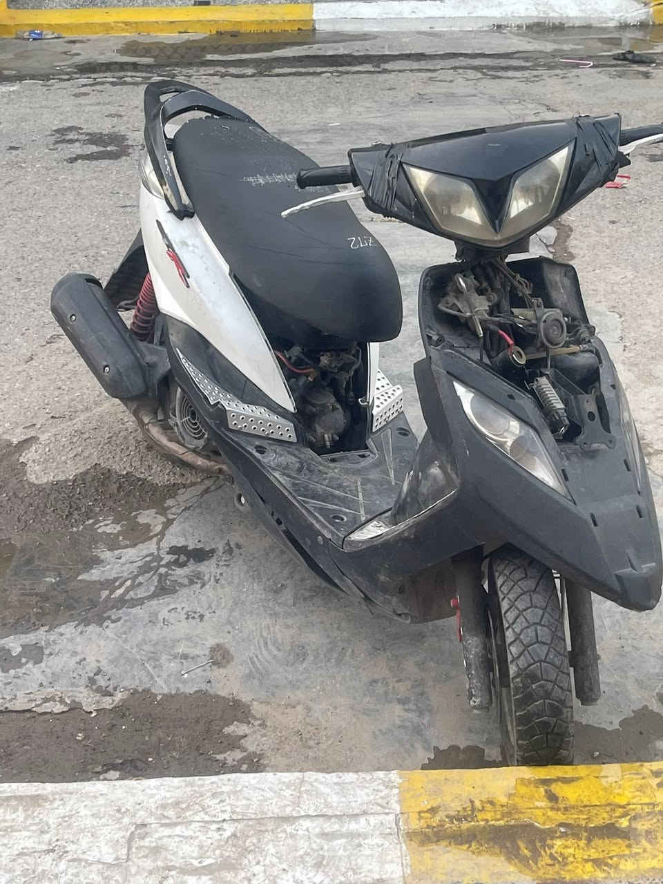 شلونكم شباب دراجه ثلعب أبيع كوم حديد 250 الف بس ولله دراجه طياره بس كابريتر اذا تريد جيب كابريتر وياك وجرب منتهي يمكن طاك سويج بيه ومجطله العنوان البلديات خلف حيدر ابو شربت يم مدرسه تغلب *********** تره ولله ما اعرف بيهن ♥️
