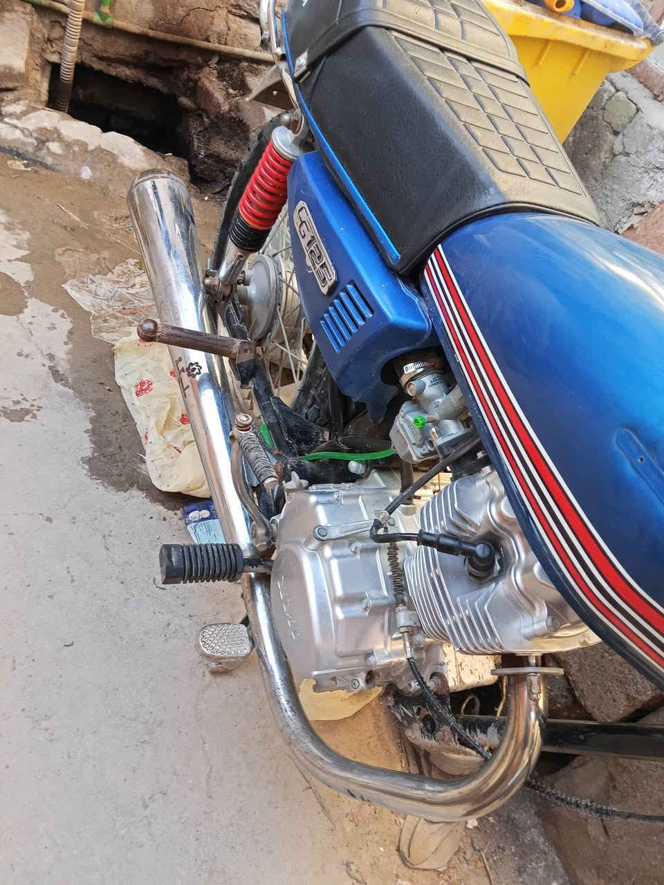 سلام عليكم اخوان دراجه للبيع ادوات اكفلك سرقه بس الدراحه نضيفه وجديده ماصار هواي من معمريها ما مفتوحه المكينه  مكاني البصره ابو الخصيب سعرها 675 وبيها مجال للشراي الي يريدها يراسلني وتساب ***********
