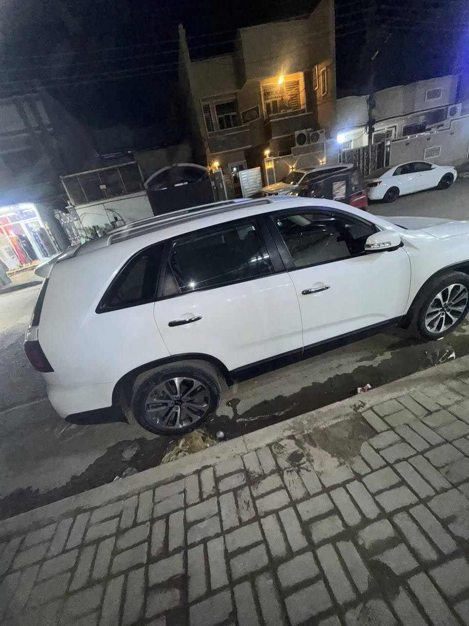 سلام عليكم عندي سورنتو مديل ١٣شكل ١٥ سيار خليجيه جاهزه مخرك٤ سعره ١٦٥ بيه مجال بسيط مكان بغداد الشعب سريدات رقم ***********
