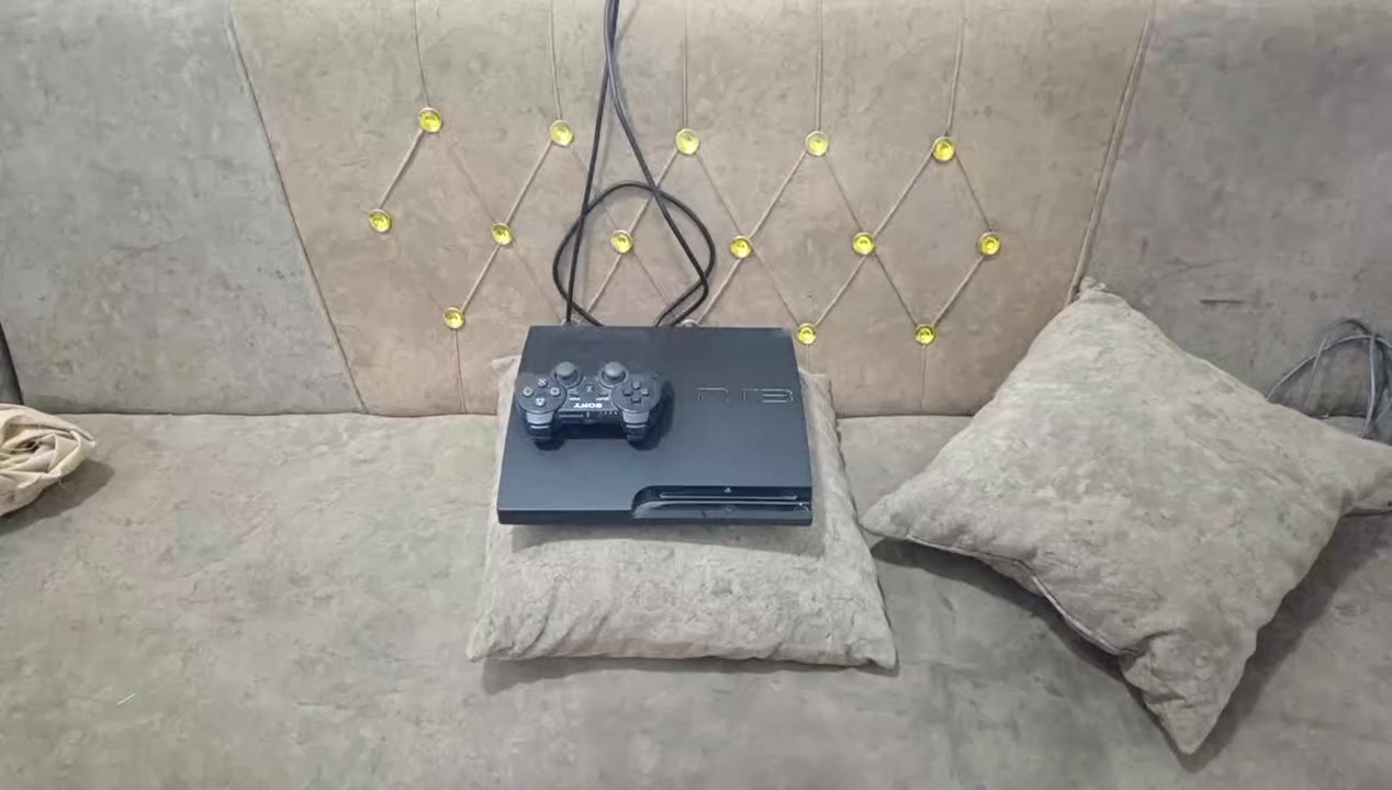 السلام عليكم بلي 3 سلم نضام مكاتب جهاز كلش نضيف هارد 320 تكدر انته تنزل العاب من المكاتب مايحتاج تودي ينزلولك العاب السعر 125 
***********
