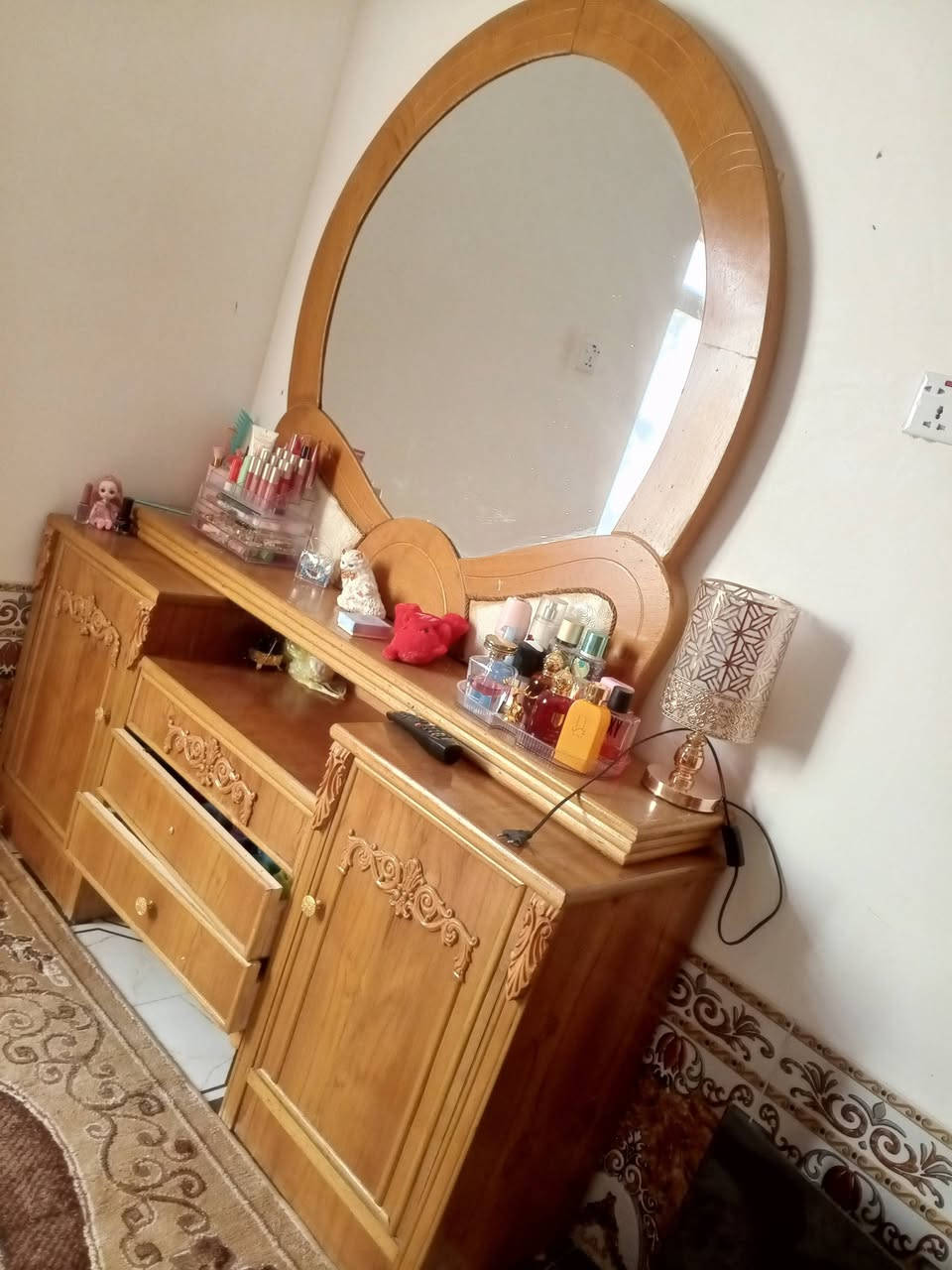 غرفة للبيع مستخدم قليل ٦٠٠ وبي مجال ***********
