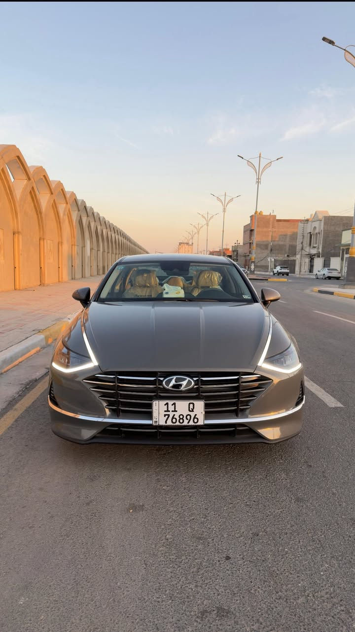 السلام عليكم ، سوناتا مديل 2022 ، موصفات عادية ، حادثها جاملغ خلفي معدل ع البارد ( بالهلال ) مصبوغ + الباب الخلفي مصبوغ ، السيارة جديدة گشنات مغلف و حوضيات، سياره كلش جديدة  ماشيه 29 ميل ، سعرها 180 بيها مجال كلش بسيط حق الجيهة  
للاستفسار :  ***********
