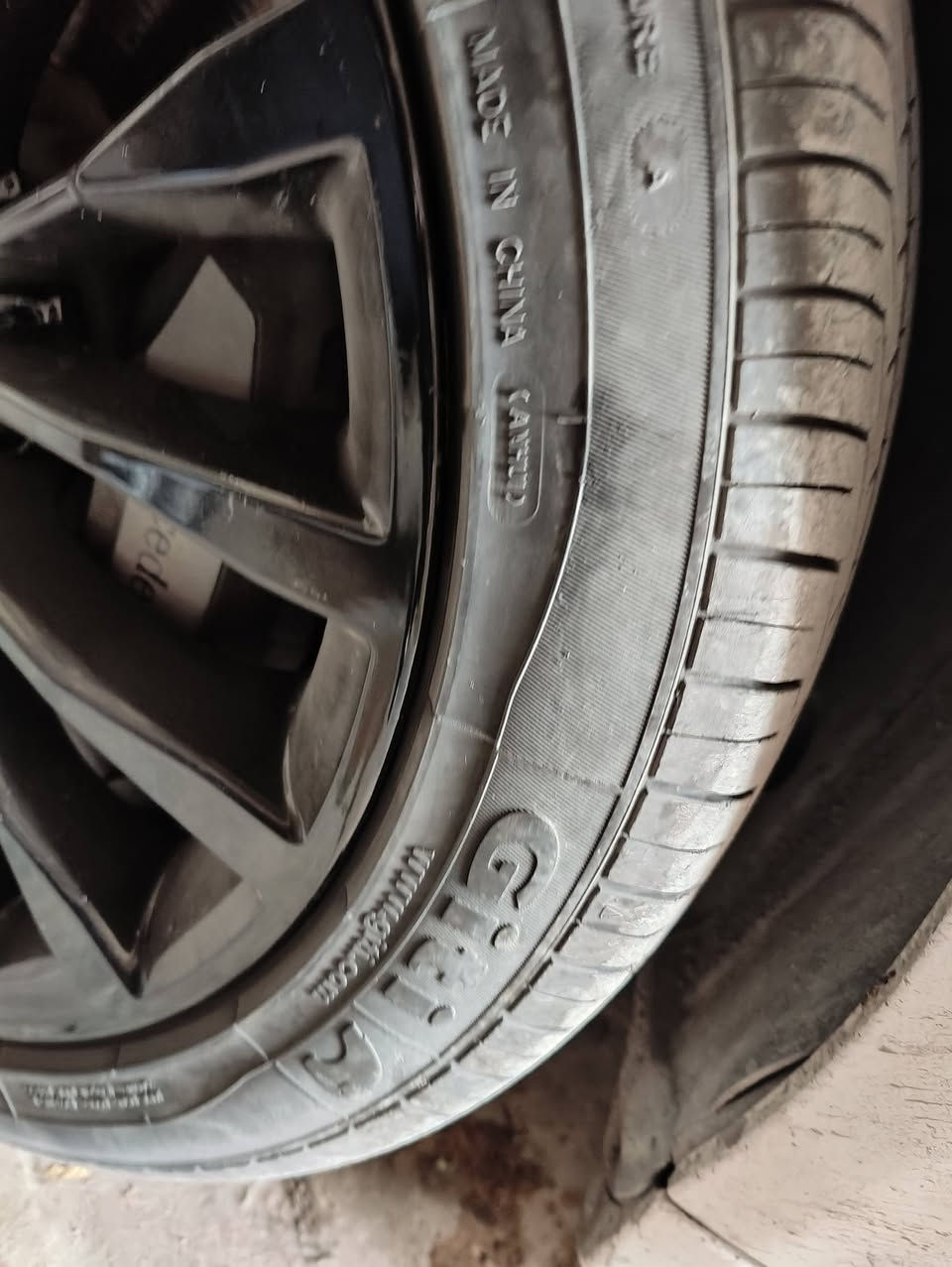 السلام عليكم عندي 4 تايرات تو سايز
R18/45/225
R18/40/245
نظيفات جدا بالة مشتريهن صارلهن اسبوعين ب150 الف  طبعا بدون لا بنجر لا ركعة لا شي 
اريد ابيعهن ب80 نهايتهن 
عنواني بغداد / زيونة 
***********
