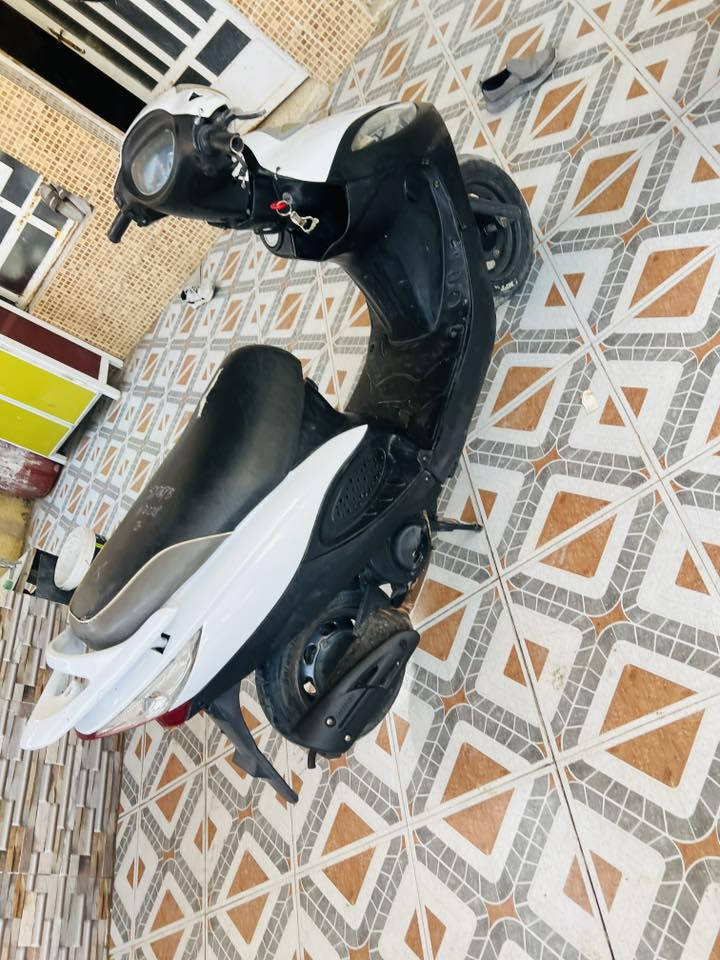 السلام عليكم شباب كامكو للبيع موديل 16 الدراجه نوزل الدراجه خير من الله شلعه ومعدل الدراجه مكفوله كله ختم واحد ويه المكينه السعر 625 وبيه مجال للاستفسار خاص او على الرقم ***********
