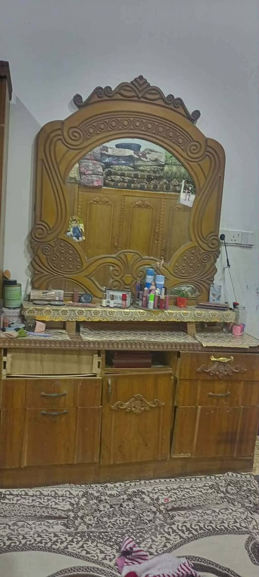 غرفه نوم للبيع النظافه كدام العين للتواصل مع صاحب الغرفه ***********
