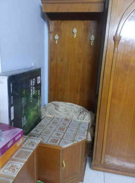 السلام عليكم غراض بيت للبيع كامله  نظيفات
غرفه نوم عراقي
 صاج ٦ أبواب 
ثلاجه فستل 
مكيف توسوت 2 طن 
 مبردة Alooni 
 مكاني بغداد...اتصال فقط .***********
