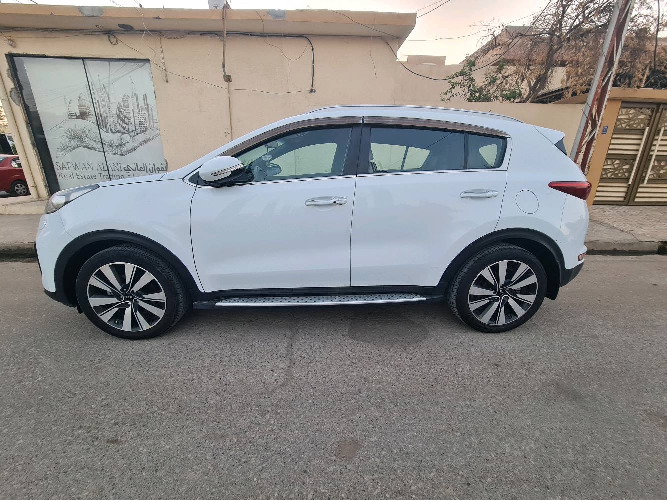 سبورتج ٢٠١٩ خليجي كلين بدون ضرر وضع الشركة ماشي ١٢٨كم فول عدا الفتحة رقم انكليزي الجديد سنوية مجددة قبل سبوع مع هزة سبير وضع الشركة تايرات قبل شهر محرك وضع الشركة هاند بريك بصمة مع بصمات عدد ٢ شركة سيارة مال بيت