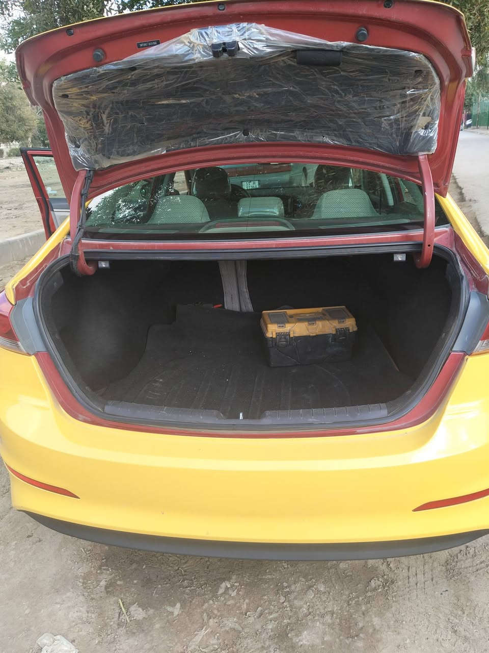 النترا18 امريكي ماشية 106000 محرك وكير وضع الشركة تراي كانما زيروا اي نقص مابيهه كل اللي بيهه شركة،،نص مواصفات معروفة،،،الحادث شبر بالجاملغ الخلفي  سوف انشر الحادث ،،سياره ممتعوبة مال جناي،،، مراوس بي واي دي  حديث
***********
