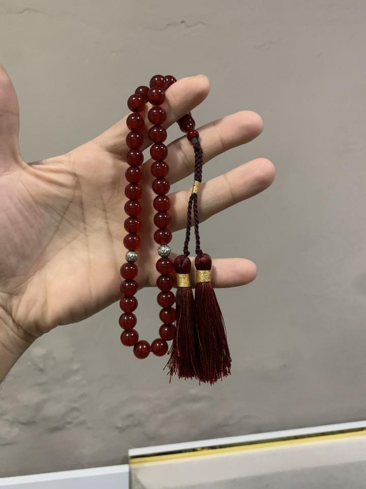 السلام عليكم 
مجموعه من السبح شلعه وحده
سندلوس وفاتوران واحجار طبيعيه كله اصلي
القطعه ب ( 5 ) توصيل موجود مجاني مكاني مدينه الصدر ***********
