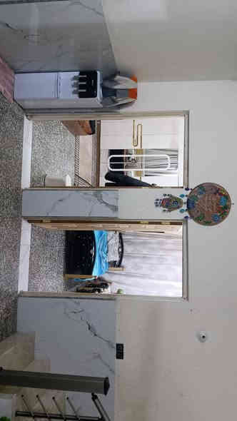 بسم الله الرحمن الرحيم
بيت للبيع مساحة 150 متر طابو صرف باسمي 
متكون اربع غرف نوم واستقبال وصالة ومطبخ حار ومطبخ بارد وصالة  العنوان الكفائات شارع المدارس خلف حسينية ائمه البقيع السعر (180) مليون للاستفسار الاتصال على الرقم ***********
