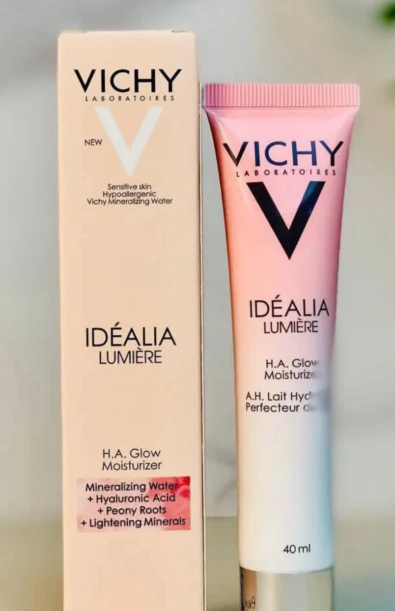 برايمر ترطيب وتفتيح البشرة من فيشي 
VICHY
IDEALIA LUMIERE
برايمر يستخدم لتهيئة البشرة قبل المكياج 
مكون من مادة شفافه ، وظيفته يموه او يخفي المسام
يعمل على تقليل حجم المسام بشكل ملحوظ ويخفي العيوب والخطوط الدقيقة ليترك بشرتك ناعمة 
ويجعل البشرة نقية ومشرقة خالية من الشوائب
تفتيح مضاد للأكسدة، ترطيب طويل الأمد
مزيج فريد من حمض الهيالورونيك الطبيعي وجذور الفاوانيا ومياه فيشي المعدنية ومعادن التفتيح، 
يعمل مرطب ‏IDEALIA LUMIERE HA Glow على ترطيب البشرة طوال اليوم 
توحيد لون البشرة بدرجة واحدة أفتح.
ترطيب لمدة 24 ساعة
خالي من بارابين 
ملمس خفيف وغير لزج. 
كيفية الاستخدام: ضعيه كخطوة أخيرة من روتين العناية بالبشرة  لتحسين البشرة من أجل وضع المكياج
مناسب لجميع انواع البشره
تم اختباره على البشرة ا الحساسة تم اختباره سريرياً تحت مراقبة أطباء الجلد
الأصلي  فرنسي الصنع


**إذا كنت صاحب هذا الإعلان وتريد حذفه لأي سبب، رجاءا أرسل رسالة إلى الدعم الفني**
